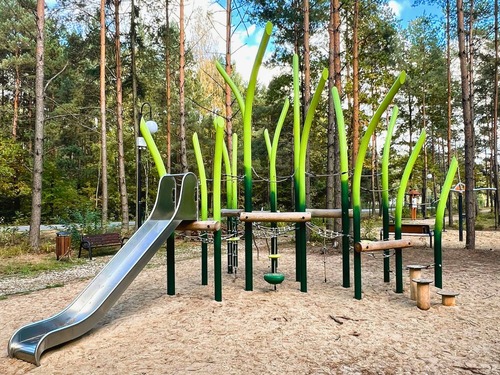 Herní sestavy Flora kombinují design inspirovaný přírodou s přírodními materiály.