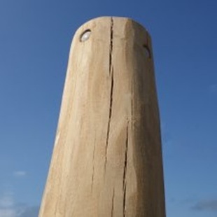 Sloupky z akátového dřeva