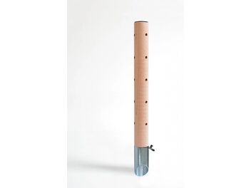 Dřevěný psí pisoár